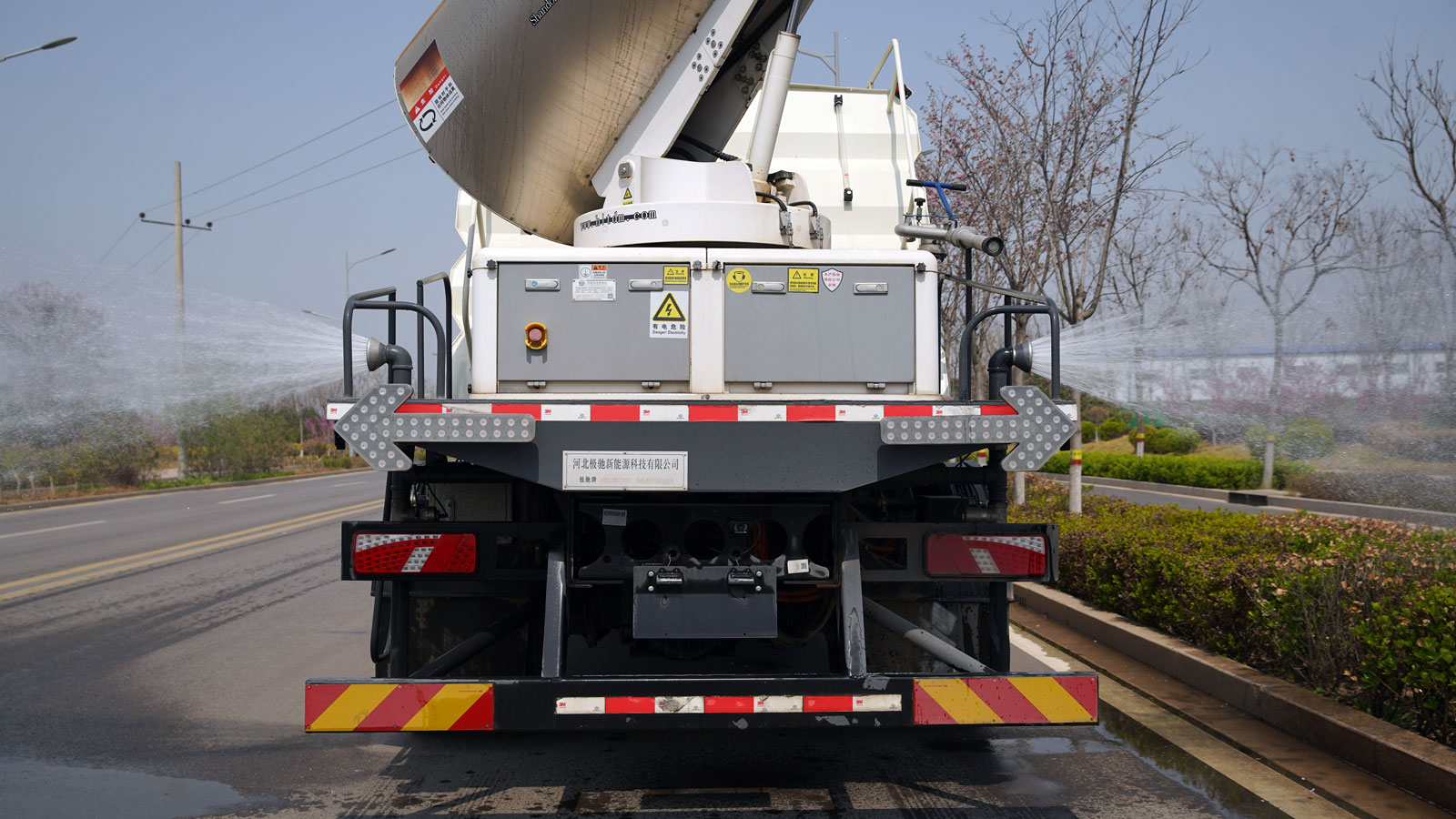 纯电动多功能抑尘车1