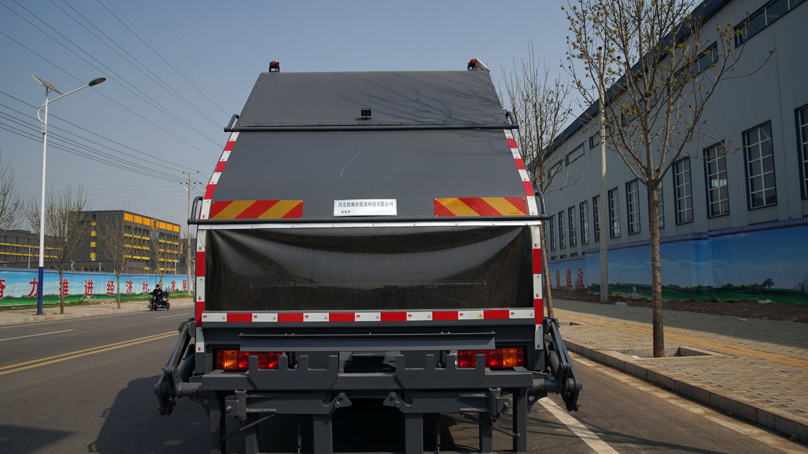 纯电动压缩式垃圾车0