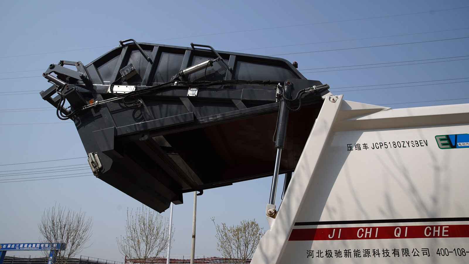 纯电动压缩式垃圾车1