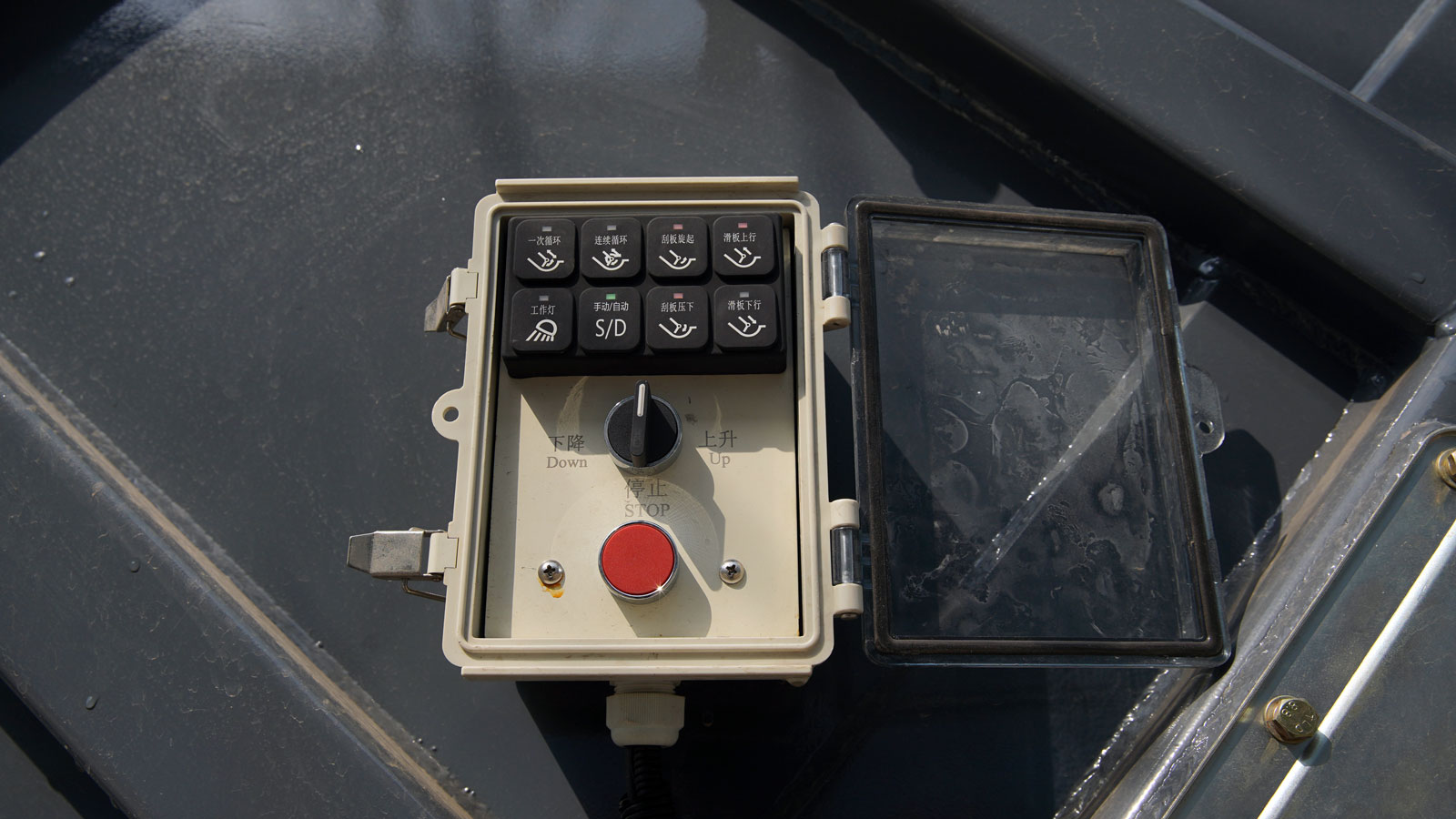 纯电动压缩式垃圾车2