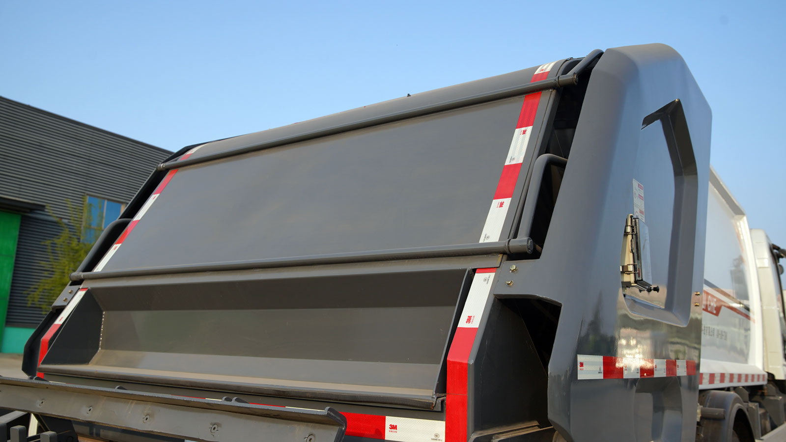 纯电动压缩式垃圾车3